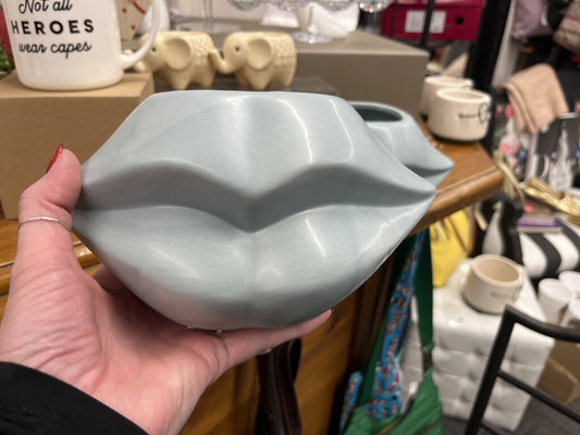 Abbott Large Lips Planter