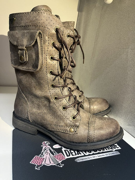 Roxy Pocket Boots (6.5)